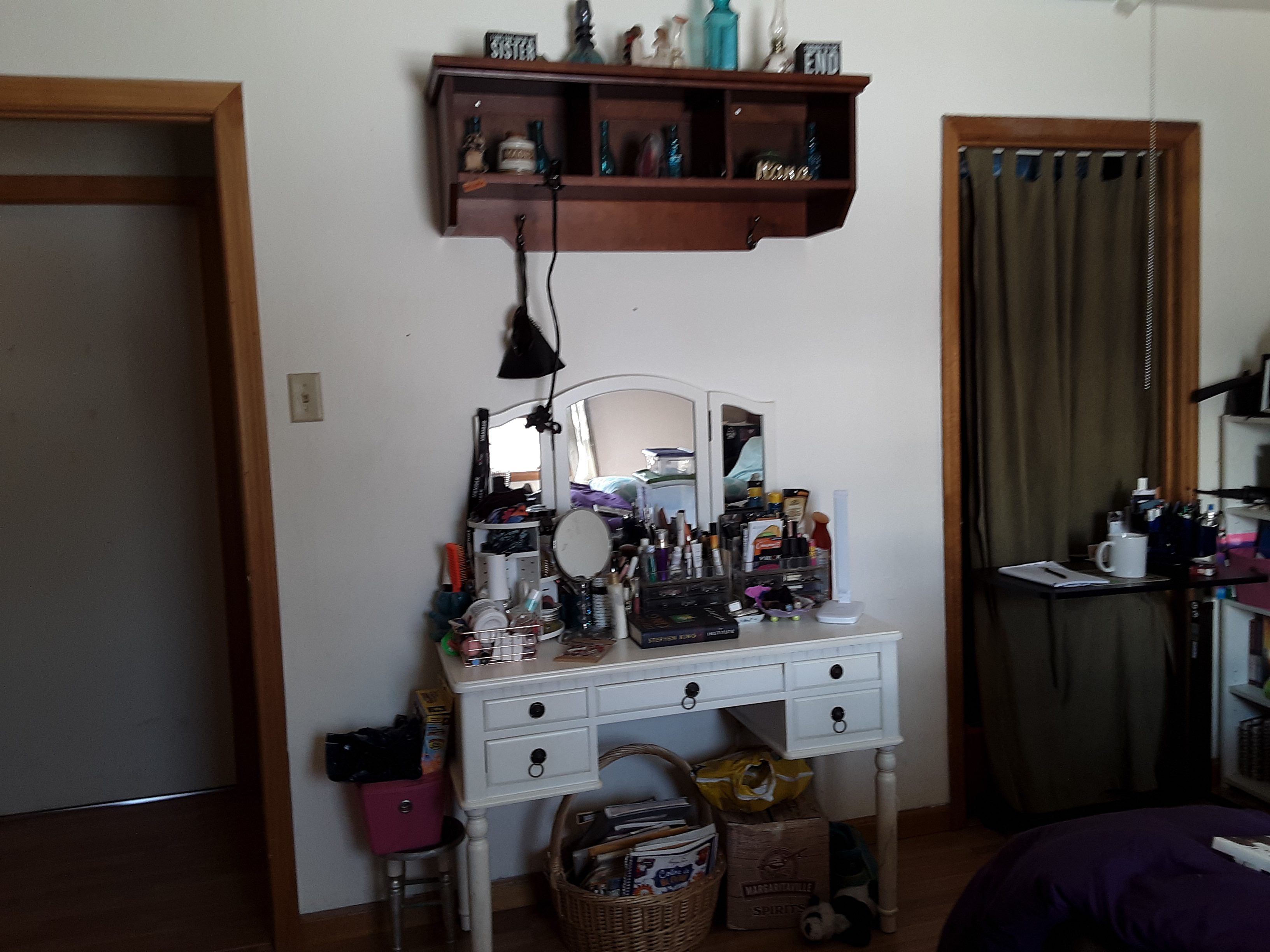 Bedroom Vanity Clutter Cleared!